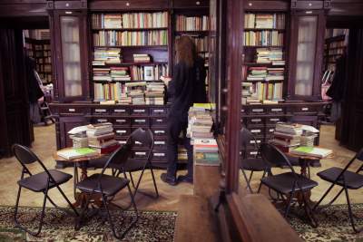 Jeden z najpiękniejszych anykwariatów w Krakowie, w dawnej aptece - zdjęcie 1