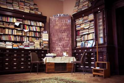 Jeden z najpiękniejszych anykwariatów w Krakowie, w dawnej aptece - zdjęcie 2