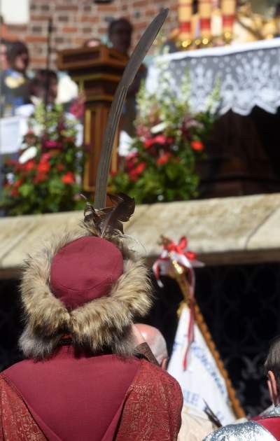 Setki osób na procesji Bożego Ciała. Już bez maseczek - zdjęcie 16