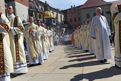 Setki osób na procesji Bożego Ciała. Już bez maseczek - zdjęcie 22