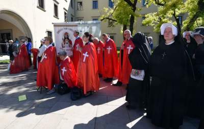 Setki osób na procesji Bożego Ciała. Już bez maseczek - zdjęcie 8