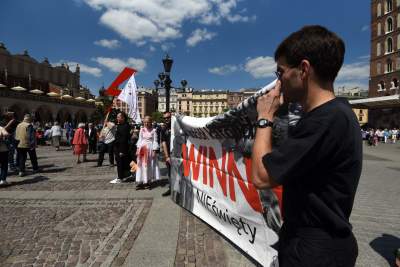 Antykościelny protest w Boże Ciało. Policja w obronie pikietujących - zdjęcie 6