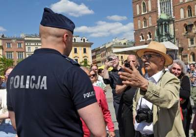 Antykościelny protest w Boże Ciało. Policja w obronie pikietujących - zdjęcie 19