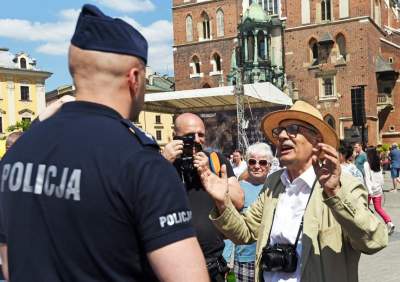Antykościelny protest w Boże Ciało. Policja w obronie pikietujących - zdjęcie 23