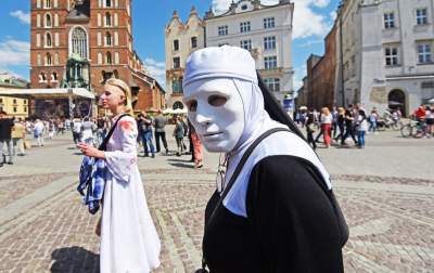 Antykościelny protest w Boże Ciało. Policja w obronie pikietujących - zdjęcie 3