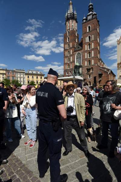 Antykościelny protest w Boże Ciało. Policja w obronie pikietujących - zdjęcie 25