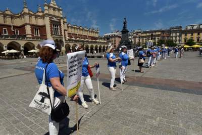 Protest pielęgniarek na Rynku Głównym - zdjęcie 2