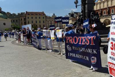 Protest pielęgniarek na Rynku Głównym - zdjęcie 7