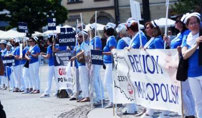 Protest pielęgniarek na Rynku Głównym - zdjęcie 20
