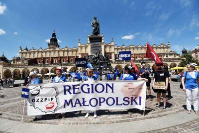 Protest pielęgniarek na Rynku Głównym - zdjęcie 12