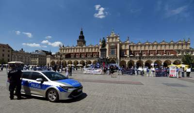 Protest pielęgniarek na Rynku Głównym - zdjęcie 24