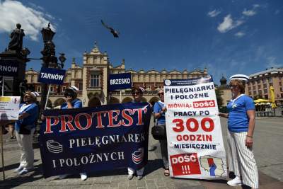 Protest pielęgniarek na Rynku Głównym - zdjęcie 5