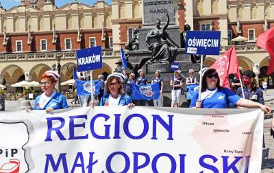 Protest pielęgniarek na Rynku Głównym - zdjęcie 15