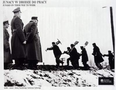 Przypomnieli o ofiarach zapomnianego obozu w Prokocimiu. Fot. Marek Lasyk - zdjęcie 13