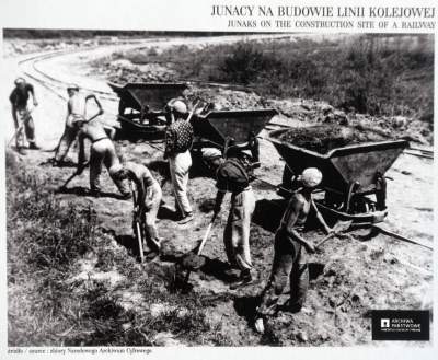 Przypomnieli o ofiarach zapomnianego obozu w Prokocimiu. Fot. Marek Lasyk - zdjęcie 14