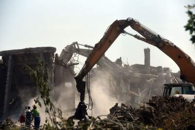 Niewiele już zostało z Cementowni Nowa Huta. Fot. Marek Lasyk - zdjęcie 1