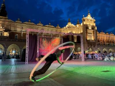 Ogień na Rynku, teatry uliczne opanowały Kraków - zdjęcie 1