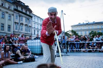Ogień na Rynku, teatry uliczne opanowały Kraków - zdjęcie 18