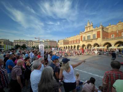 Ogień na Rynku, teatry uliczne opanowały Kraków - zdjęcie 22