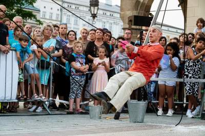 Ogień na Rynku, teatry uliczne opanowały Kraków - zdjęcie 19