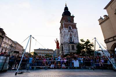 Ogień na Rynku, teatry uliczne opanowały Kraków - zdjęcie 20