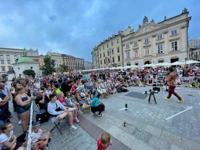 Ogień na Rynku, teatry uliczne opanowały Kraków - zdjęcie 15