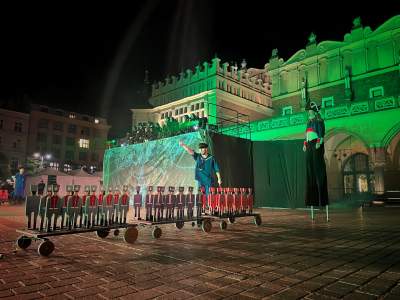 Ogień na Rynku, teatry uliczne opanowały Kraków - zdjęcie 2