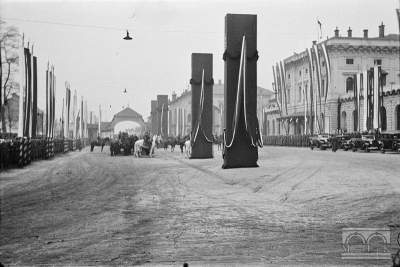 Plac przed dawnym dworcem PKP