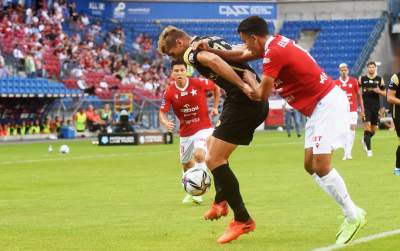 Na stadion Wisły wrócili kibice i... race - zdjęcie 14