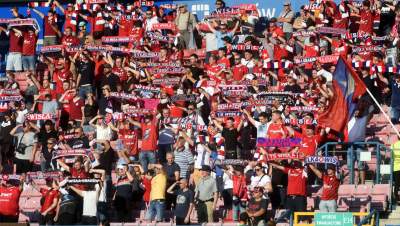 Na stadion Wisły wrócili kibice i... race - zdjęcie 4