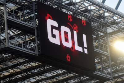 Na stadion Wisły wrócili kibice i... race - zdjęcie 19