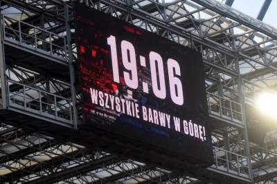 Na stadion Wisły wrócili kibice i... race - zdjęcie 15