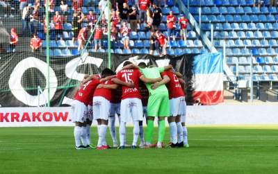 Na stadion Wisły wrócili kibice i... race - zdjęcie 5