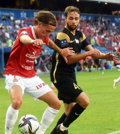Na stadion Wisły wrócili kibice i... race - zdjęcie 23