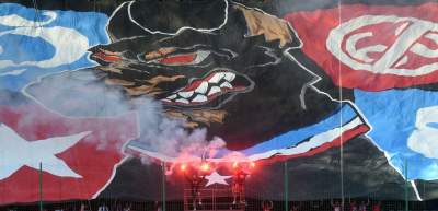 Na stadion Wisły wrócili kibice i... race - zdjęcie 11