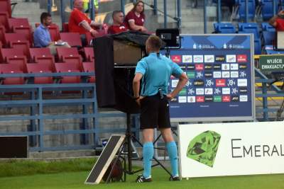 Na stadion Wisły wrócili kibice i... race - zdjęcie 16