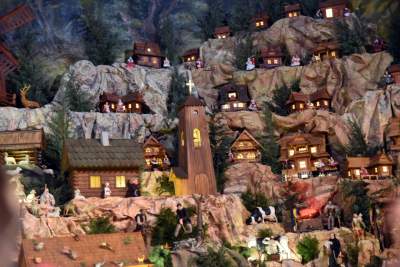 Samolot, grill i inne cuda: największe ruchome szopki w Krakowie - zdjęcie 11