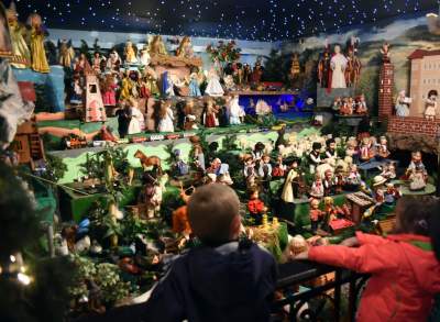 Samolot, grill i inne cuda: największe ruchome szopki w Krakowie - zdjęcie 3