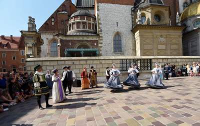 Tańczyli na Wawelu z dzwoneczkami przy kostkach. Przed nami ostatnie spektakle - zdjęcie 17