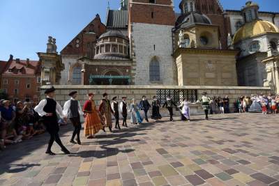 Tańczyli na Wawelu z dzwoneczkami przy kostkach. Przed nami ostatnie spektakle - zdjęcie 16