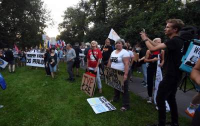 Protest przed siedzibą PiS, fot. Marek Lasyk - zdjęcie 11