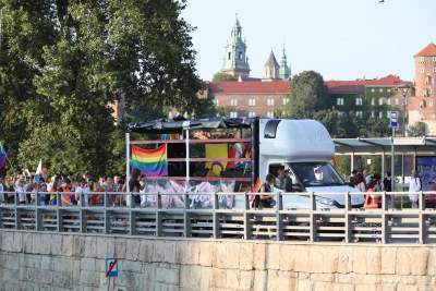 Radosny Marsz Równości idzie przez Kraków... (fot. Jan Graczyński) - zdjęcie 10