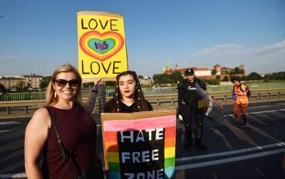 Piękny Tęczowy Kraków. Roztańczony i radosny Marsz Równości (fot. Marek Lasyk) - zdjęcie 16