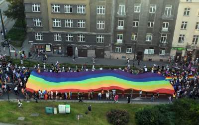 Piękny Tęczowy Kraków. Roztańczony i radosny Marsz Równości (fot. Marek Lasyk) - zdjęcie 21