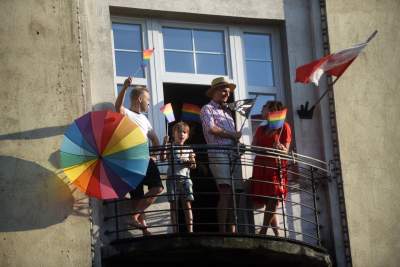 Piękny Tęczowy Kraków. Roztańczony i radosny Marsz Równości (fot. Marek Lasyk) - zdjęcie 10