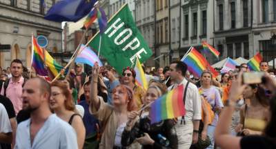 Piękny Tęczowy Kraków. Roztańczony i radosny Marsz Równości (fot. Marek Lasyk) - zdjęcie 32