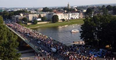 Piękny Tęczowy Kraków. Roztańczony i radosny Marsz Równości (fot. Marek Lasyk) - zdjęcie 19