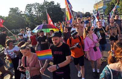 Piękny Tęczowy Kraków. Roztańczony i radosny Marsz Równości (fot. Marek Lasyk) - zdjęcie 14