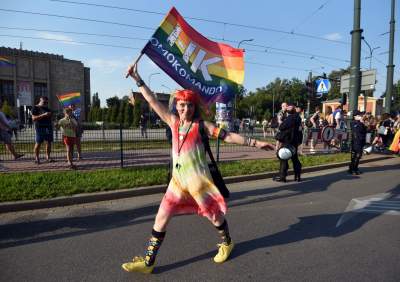 Piękny Tęczowy Kraków. Roztańczony i radosny Marsz Równości (fot. Marek Lasyk) - zdjęcie 8