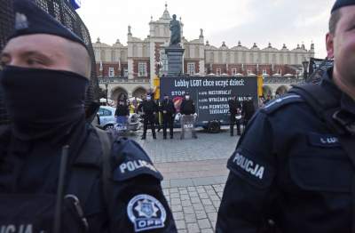 Homofobiczna pikieta nie zakłóciła Marszu Równości (fot. Marek Lasyk) - zdjęcie 8